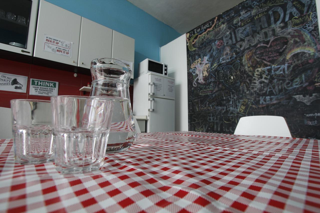 Metropole Budget Hostel Сент Джулианс Экстерьер фото