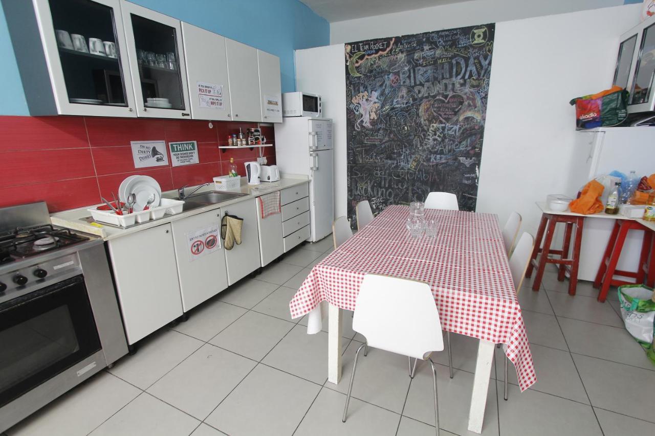Metropole Budget Hostel Сент Джулианс Экстерьер фото